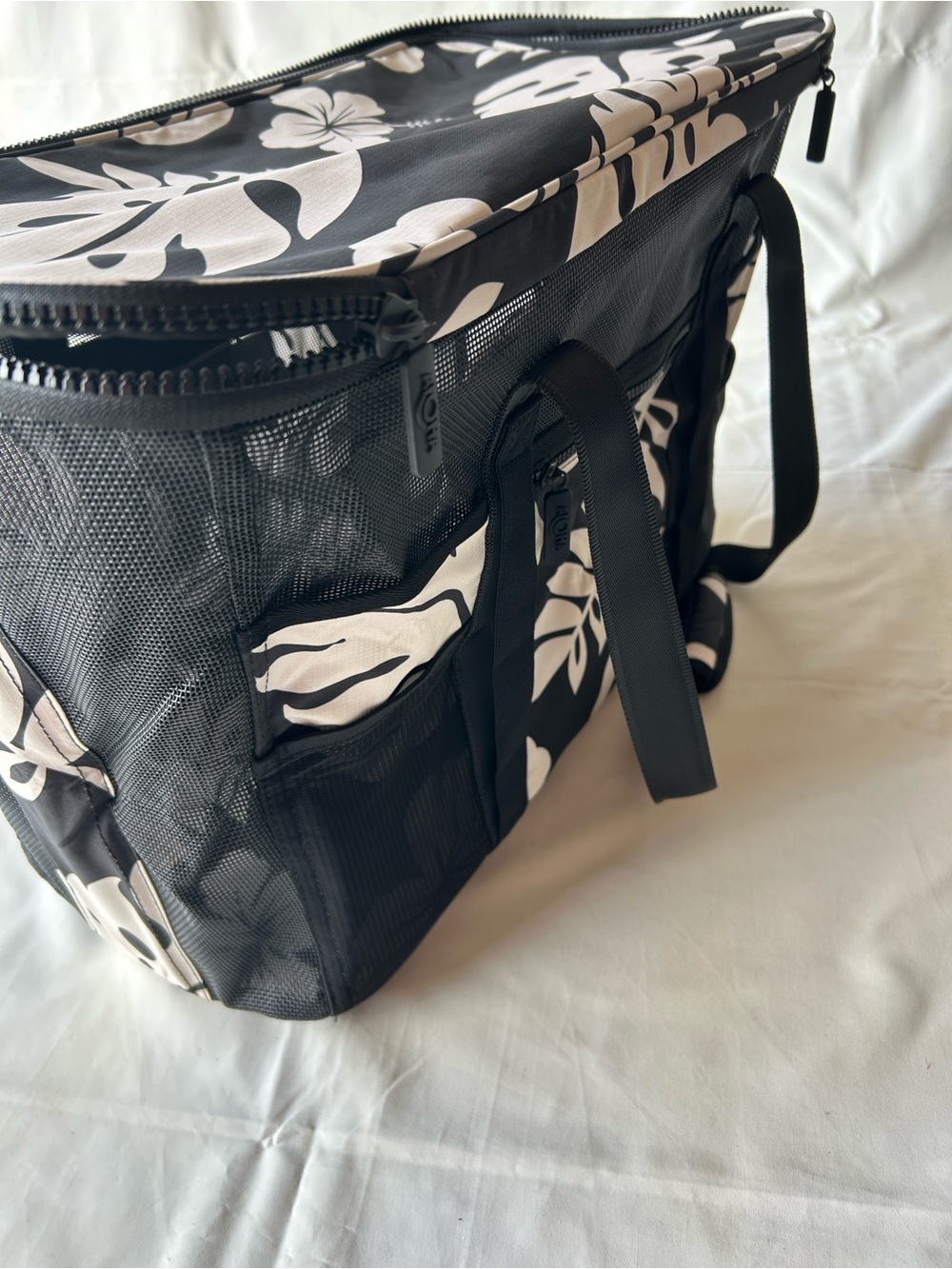 Aloha CleverMade Collapsible Beach Tote - Black & White Tropical Print - Picture 6 of 8